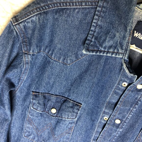 Wrangler Denim Pearl Snap Button Down Size Medium - Picture 3 of 6